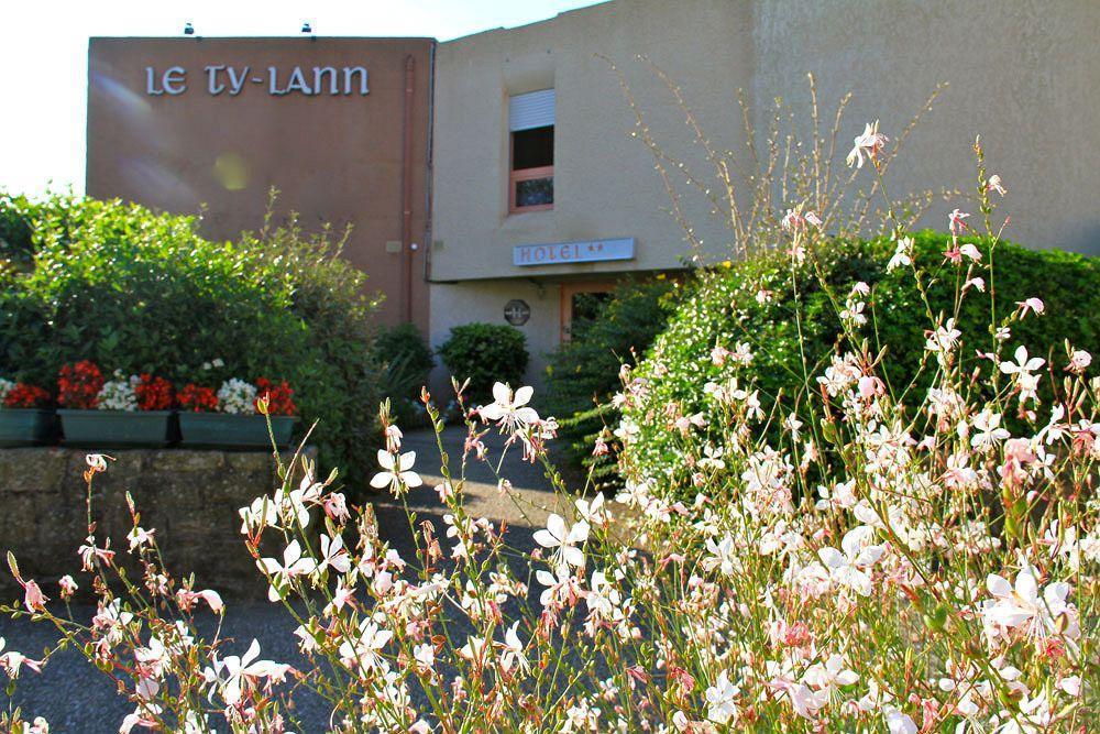 Hotel Le Ty-Lann Saint-Avé Exteriör bild