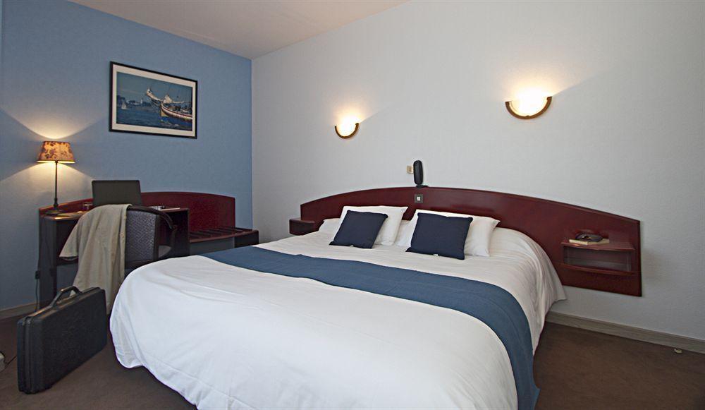 Hotel Le Ty-Lann Saint-Avé Exteriör bild